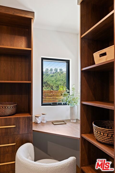 2716 Laurel Pass / Bypass, Los Angeles CA: https://media.crmls.org/mediaz/e1a61181-ebe8-476a-98aa-cfd0eb1014fb.jpg