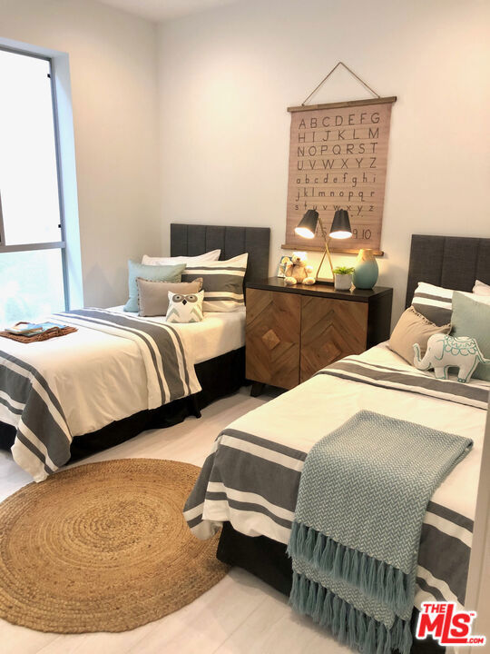 1827 Midvale Avenue, Los Angeles CA: https://media.crmls.org/mediaz/e1a674b9-d8b0-403a-9e76-ba47199362bc.jpg