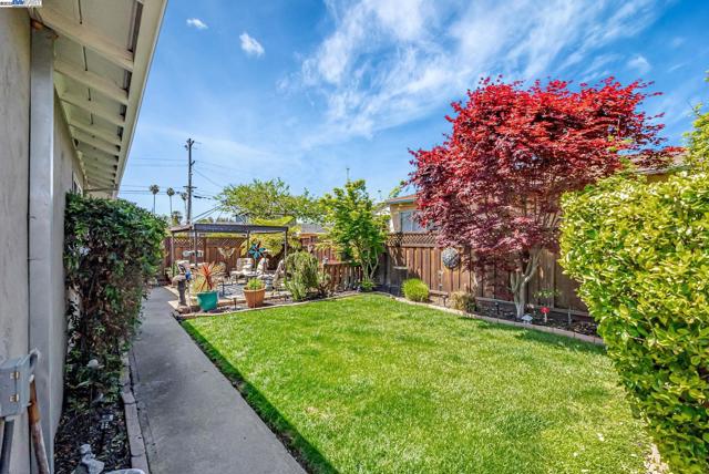 2683 Cryer St, Hayward CA: https://media.crmls.org/mediaz/e1a6e404-d154-47ba-8a53-fba536907339.jpg