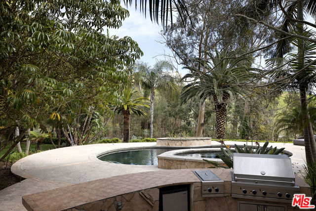 28902 Verde Mesa Lane, Malibu CA: https://media.crmls.org/mediaz/e1a796ae-d199-42ad-bd59-d3cf3f3f5400.jpg