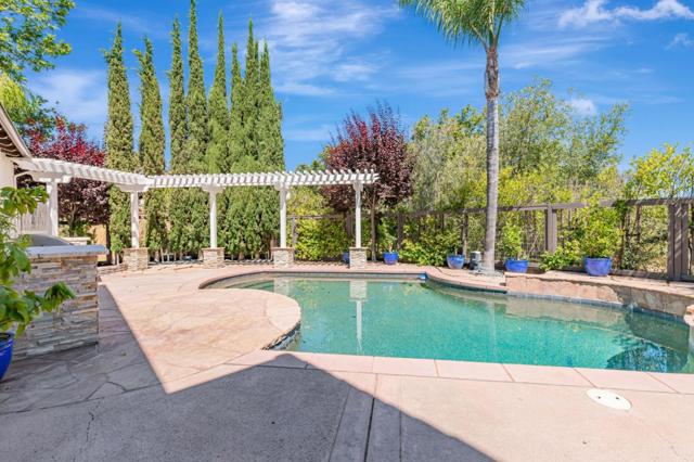 2892 Birkdale Court, Gilroy CA: https://media.crmls.org/mediaz/e1a8556c-1bb1-4b13-8393-b8129f6e3d35.jpg