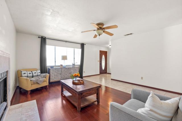 1014 Croyden Way, Manteca CA: https://media.crmls.org/mediaz/e1a87616-93b3-4cea-8019-f91dd054fe92.jpg