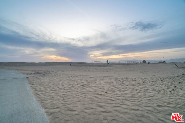 7301 Vista Del Mar, Playa del Rey CA: https://media.crmls.org/mediaz/e1a89409-86d0-4ed2-9397-42704e954de6.jpg