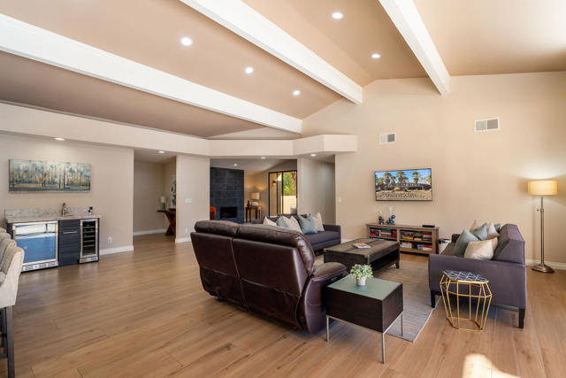 72815 Somera Road, Palm Desert CA: https://media.crmls.org/mediaz/e1a8c5b0-a5cb-4590-98bb-360a6c420771.jpg