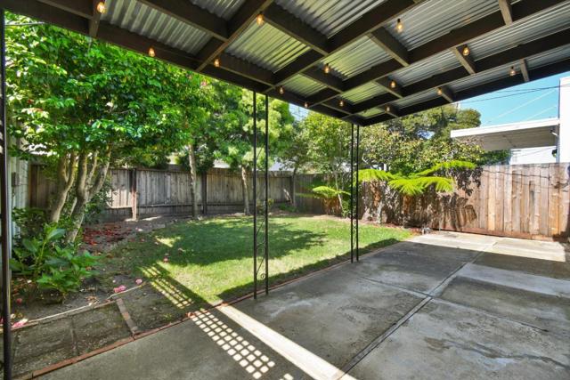1137 Capuchino Avenue, Burlingame CA: https://media.crmls.org/mediaz/e1a90ce4-4853-44d3-a079-30b6c1707504.jpg