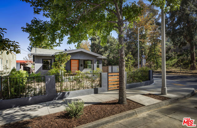 2634 Rich Street, Los Angeles CA: https://media.crmls.org/mediaz/e1a92963-a967-42e2-b62f-510f974a9076.jpg