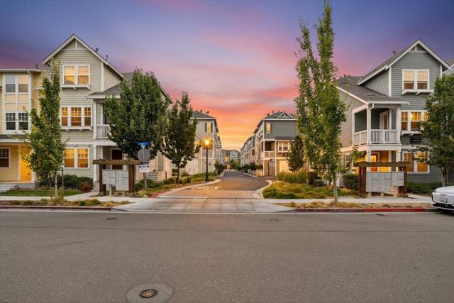 125 ORBIT Way, Mountain View CA: https://media.crmls.org/mediaz/e1a933a5-d310-455a-9e3b-e28dcbf7c94f.jpg