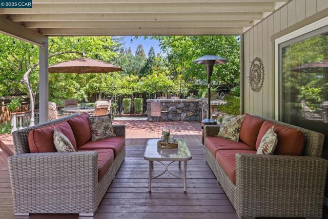 210 Still Creek Rd, Danville CA: https://media.crmls.org/mediaz/e1a95911-8bbb-4232-967b-af5ef239a906.jpg