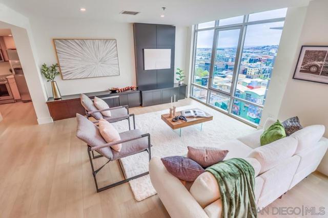 425 W Beech St, San Diego CA: https://media.crmls.org/mediaz/e1a97dc0-0540-4141-9f33-fbdd50ed957f.jpg