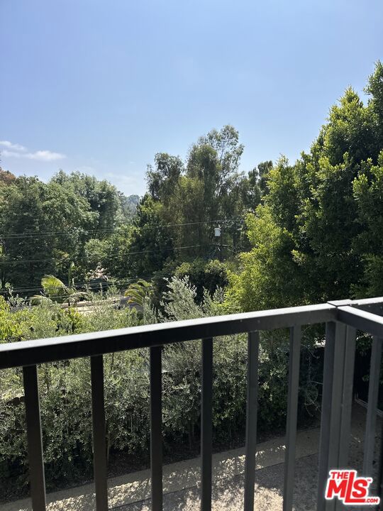 7460 Woodrow Wilson Drive, Los Angeles CA: https://media.crmls.org/mediaz/e1a9dff8-232d-4c64-be52-a9c5f8c742bf.jpg