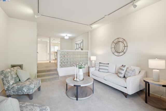 8985 Alcosta Blvd, San Ramon CA: https://media.crmls.org/mediaz/e1a9e13b-152a-4182-93bf-dbc3370800fc.jpg