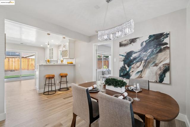 1555 Terry Way, Pleasant Hill CA: https://media.crmls.org/mediaz/e1aa166b-cf5d-46b3-90f4-89dde2940f41.jpg