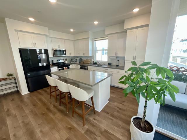 Detail Gallery Image 4 of 45 For 419 Atlas, Escondido,  CA 92025 - 2 Beds | 2/1 Baths