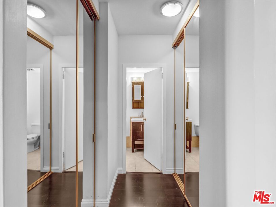 https://media.crmls.org/mediaz/e1aae6da-812c-426f-8636-a463950599c9.jpg?preset=X-Large