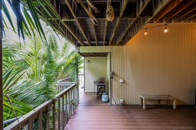 1449 Edgemont St, San Diego CA: https://media.crmls.org/mediaz/e1ab2b03-cbb8-433d-b439-22130bf09ab2.jpg