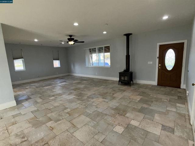 14051 State Highway 4, Byron CA: https://media.crmls.org/mediaz/e1ab9497-e3a6-4ae2-938b-f78f17e5a89e.jpg