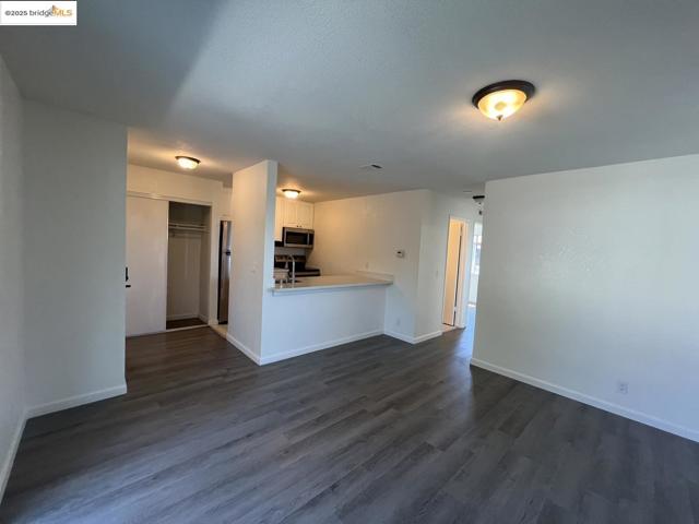 29626 Red Oak CT, Hayward CA: https://media.crmls.org/mediaz/e1aba883-9b5b-4e88-a98c-8e4dd01263dd.jpg
