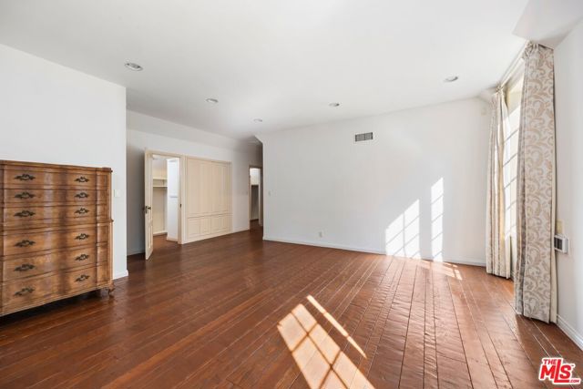 2562 Mandeville Canyon Road, Los Angeles CA: https://media.crmls.org/mediaz/e1abcd2d-855d-40e7-ae3f-bd28a13a4835.jpg