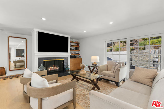 1450 N Bundy Drive, Los Angeles CA: https://media.crmls.org/mediaz/e1abd62a-335d-4fd8-b792-51c885d623b2.jpg
