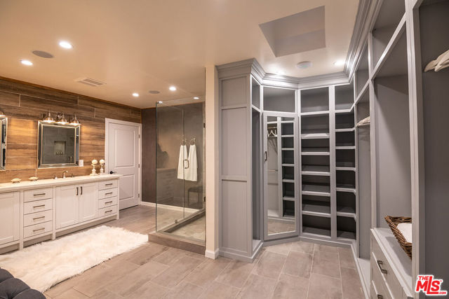 4370 Beck Avenue, Studio City CA: https://media.crmls.org/mediaz/e1ac282d-6b9e-470e-b192-bfbcbcf16523.jpg