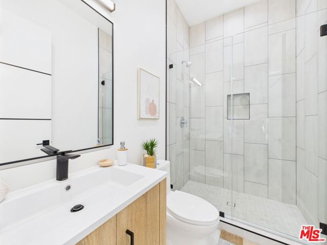 4637 Dunas Lane, Tarzana CA: https://media.crmls.org/mediaz/e1ac49a1-699b-4d44-98c7-89414037306c.jpg