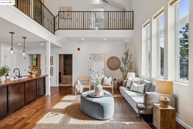 6300 Shattuck Ave, Oakland CA: https://media.crmls.org/mediaz/e1ac986c-69ac-4362-a049-764536c34798.jpg