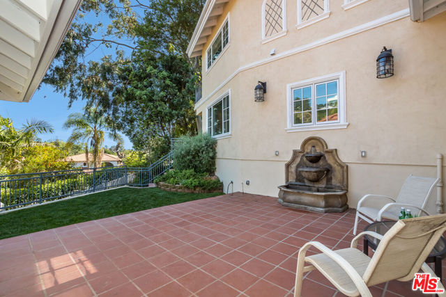 941 N Norman Place, Los Angeles CA: https://media.crmls.org/mediaz/e1ad5e9a-13a0-4576-981d-094bebde537a.jpg