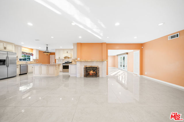 16900 Mayall Street, North Hills CA: https://media.crmls.org/mediaz/e1ade4ef-6d33-436c-8049-b1a878a1637d.jpg