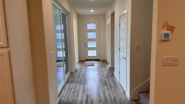 2817 Earthened Walk, Sacramento CA: https://media.crmls.org/mediaz/e1ae4976-0dff-483b-af3e-77245447d63b.jpg