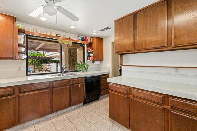 76739 Oklahoma Avenue, Palm Desert CA: https://media.crmls.org/mediaz/e1aeb2e1-7205-4eee-acff-ad6545296657.jpg