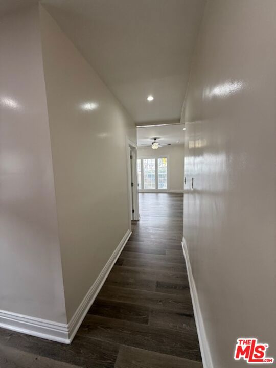 5522 Sierra Vista Avenue, Los Angeles CA: https://media.crmls.org/mediaz/e1aeb687-65fb-4869-916c-efaa763f203a.jpg