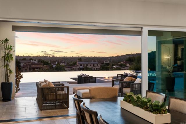 Detail Gallery Image 9 of 69 For 17028 Rendezvous Cir, San Diego,  CA 92127 - 5 Beds | 5/1 Baths