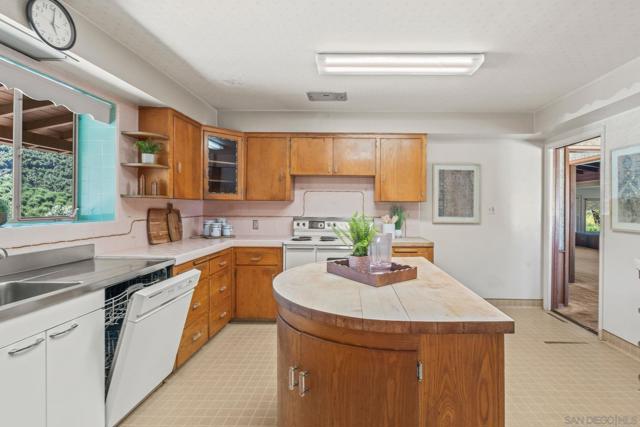 Image 14 of 53 For 2652 Mountain View Dr