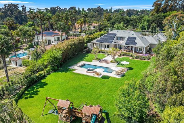 16625 Via Lago Azul, Rancho Santa Fe CA: https://media.crmls.org/mediaz/e1afbc5f-c7e4-4b76-b4c6-f544a0d33b0a.jpg
