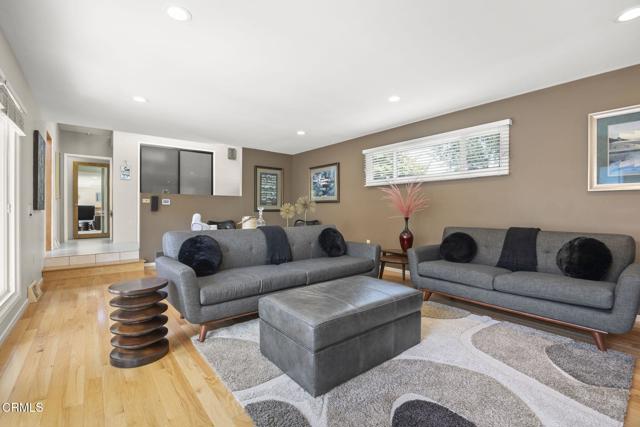 109 Shamrock Drive, Ventura CA: https://media.crmls.org/mediaz/e1b0b298-759f-4920-b426-28155d2aaa32.jpg