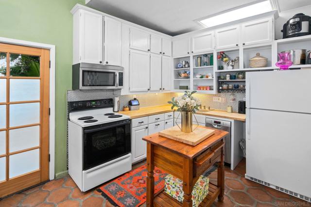 1115 S Mollison Ave, El Cajon CA: https://media.crmls.org/mediaz/e1b12cf4-eff4-4e12-83ec-7baa283581a0.jpg