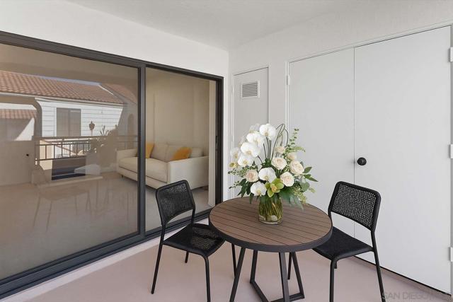 13330 Caminito Ciera, San Diego CA: https://media.crmls.org/mediaz/e1b1de86-3e16-4b57-878a-fe03a99a9303.jpg