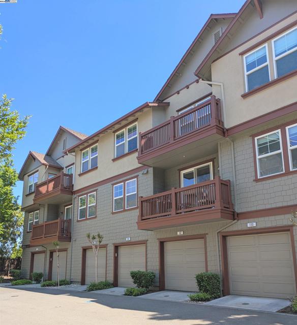 1948 Railroad Ave, Livermore CA: https://media.crmls.org/mediaz/e1b25f95-6886-4561-ad63-7a25412dccc8.jpg
