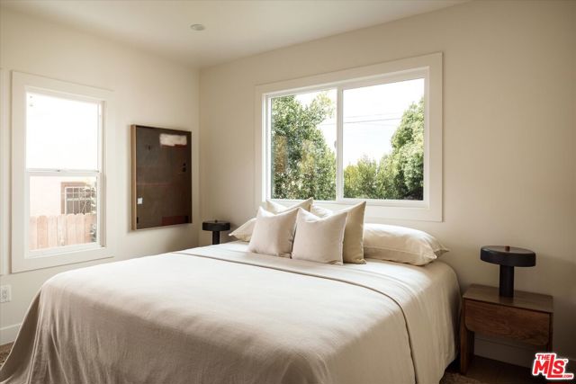 2041 S Palm Grove Avenue, Los Angeles CA: https://media.crmls.org/mediaz/e1b26160-e8bc-4b20-a54e-0c4243076fb4.jpg