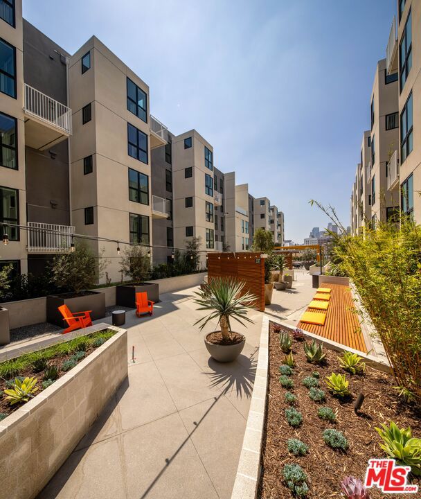 1101 N Main Street, Los Angeles CA: https://media.crmls.org/mediaz/e1b2836d-017b-48e3-bd61-1b7d0598d4bf.jpg