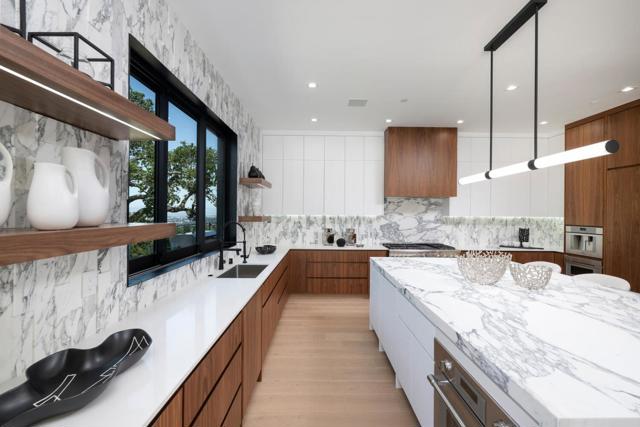 3964 Jefferson Avenue, Redwood City CA: https://media.crmls.org/mediaz/e1b2c053-886a-43e5-81b0-529c53d19c75.jpg