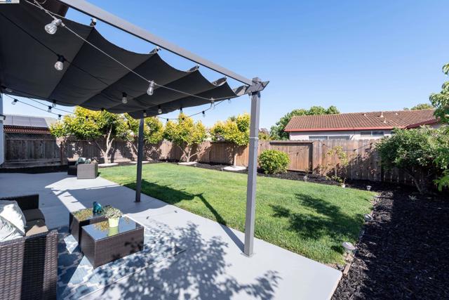 4452 Alice Way, Union City CA: https://media.crmls.org/mediaz/e1b2c23b-4a8e-4071-868a-8d12ee54a892.jpg
