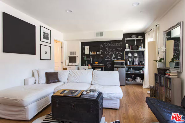 2225 N Cahuenga Boulevard, Los Angeles CA: https://media.crmls.org/mediaz/e1b2e40d-b1c8-46bd-b7a4-bded812a758e.jpg