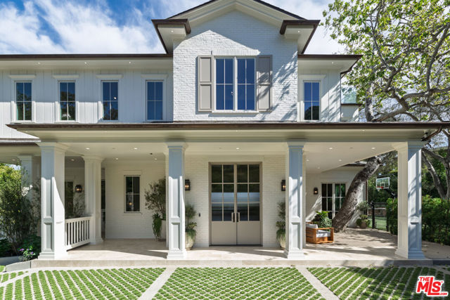 1682 San Onofre Drive, Pacific Palisades CA: https://media.crmls.org/mediaz/e1b2f1c5-7cf8-4910-ac03-01930f39a20d.jpg