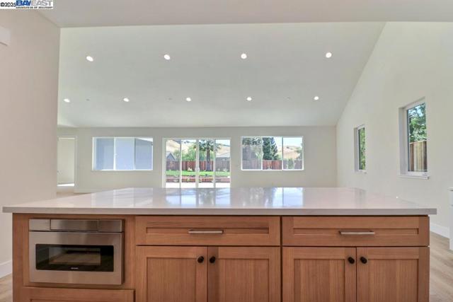 5232 Henderson Ct, Antioch CA: https://media.crmls.org/mediaz/e1b3b6d1-e142-4fae-a86e-a54e3f121830.jpg