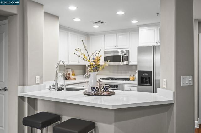 1800 Alma Ave, Walnut Creek CA: https://media.crmls.org/mediaz/e1b3cf07-4965-4d8b-b76b-9df289a01860.jpg