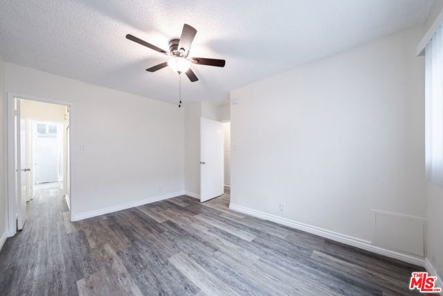 13343 Victory Boulevard, Van Nuys CA: https://media.crmls.org/mediaz/e1b40d9a-5d44-4545-a504-c6fd04513fb3.jpg