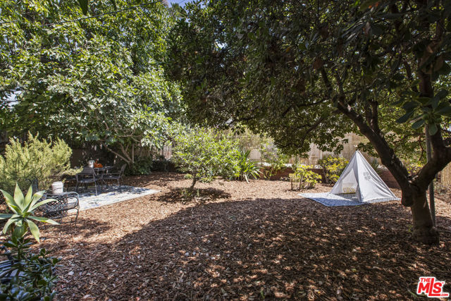 3865 Brunswick Avenue, Los Angeles CA: https://media.crmls.org/mediaz/e1b49b1f-eaad-4afd-83e0-769d24c69ca3.jpg