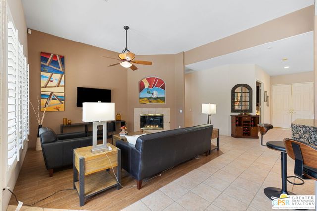 40870 Avenida Rosario, Palm Desert CA: https://media.crmls.org/mediaz/e1b4a54c-4f6f-432f-929b-d606c68b0505.jpg
