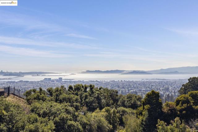 40 Spy Glass Hill, Oakland CA: https://media.crmls.org/mediaz/e1b4f04b-da3c-421b-8732-868d40245b8d.jpg
